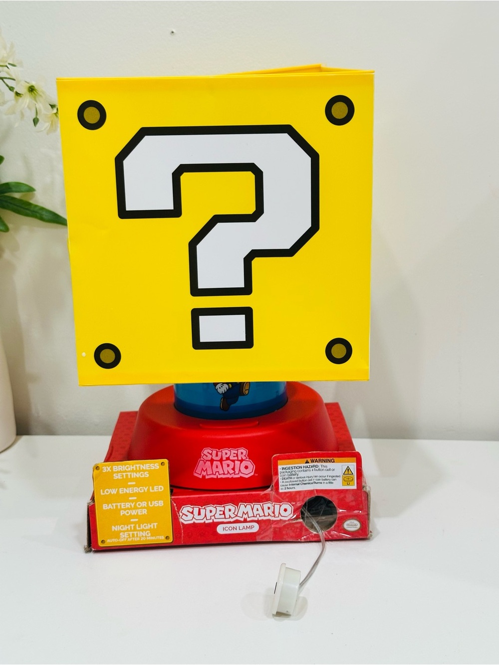 Super Mario Question Block Icon Light Yellow - Picture 3 of 6